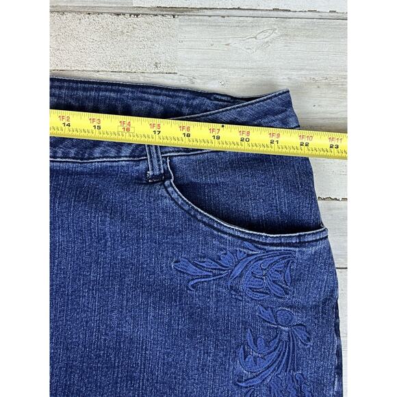Catherines Women’s 28WP Blue Denim Floral Embroidered Stretch Cropped Jeans - Picture 8 of 11